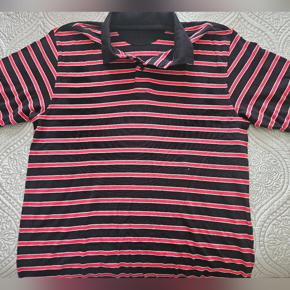 Mens MEDIUM collar shirt. Like new! Size runs large.